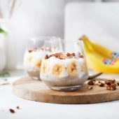 Frühstückspudding mit Bananen und Kokos