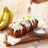 Chiquita Bananenbrot mit Blaubeeren und Zitronenglasur