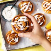 Chiquita Bananen-Zimtschnecken mit Kokosnusscreme