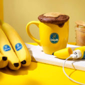 Schoko-Erdnussbutter Tassenkuchen mit Chiquita Bananen
