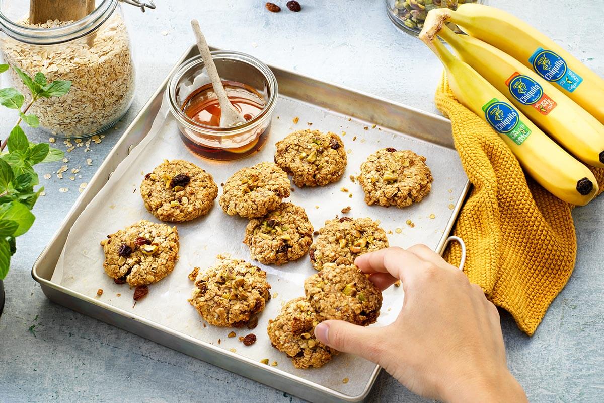 Kernige Haferkekse mit Chiquita Bananen und Blaubeeren