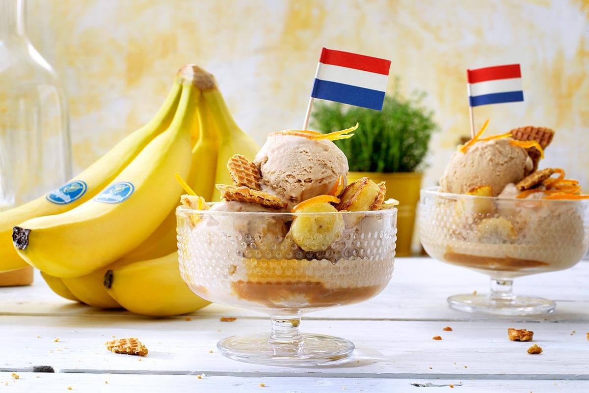 Zimteis mit Chiquita Bananen und knuspriger holländischer Stroopwafel