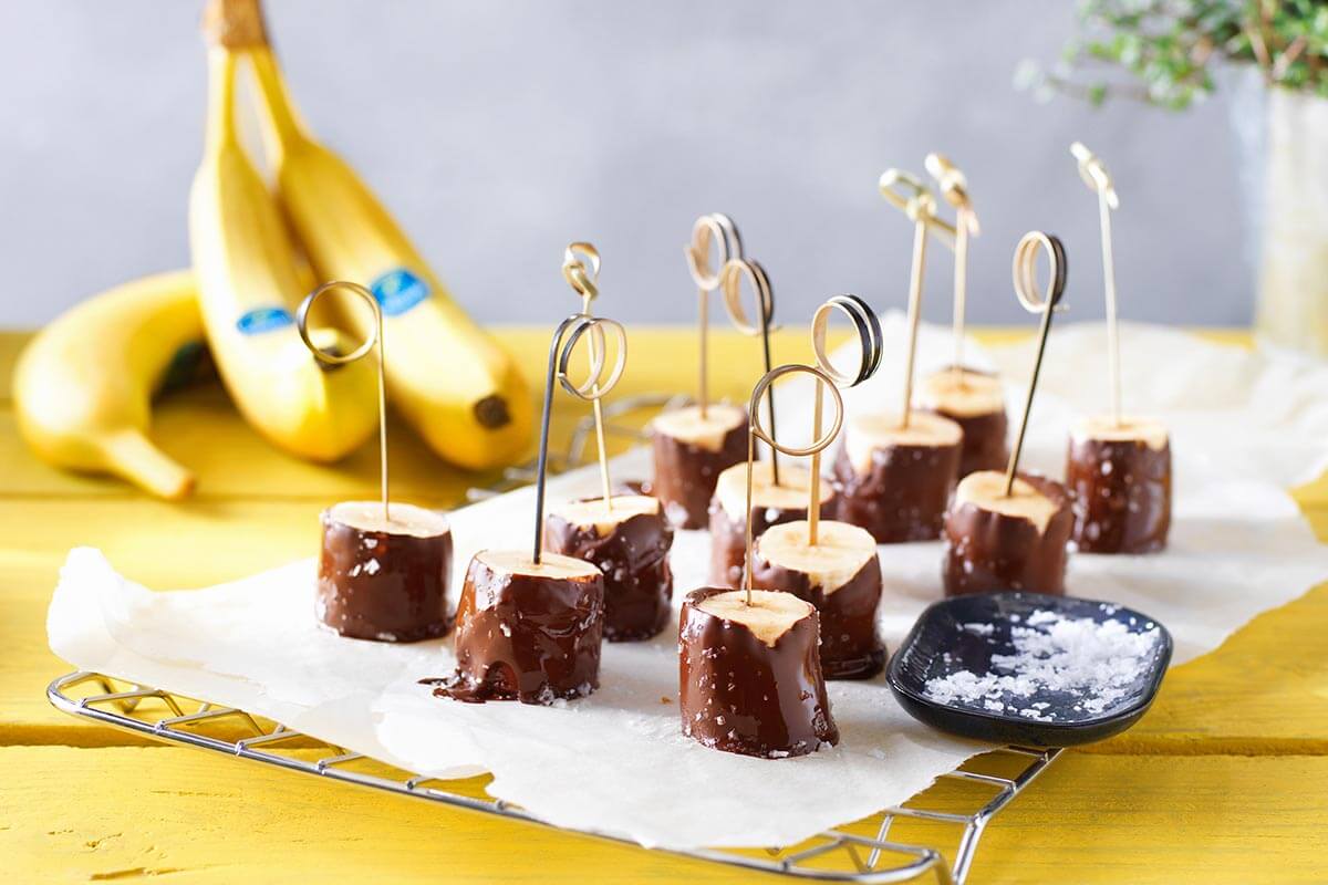 Bananen Snack mit dunkler Schokolade und Meersalz