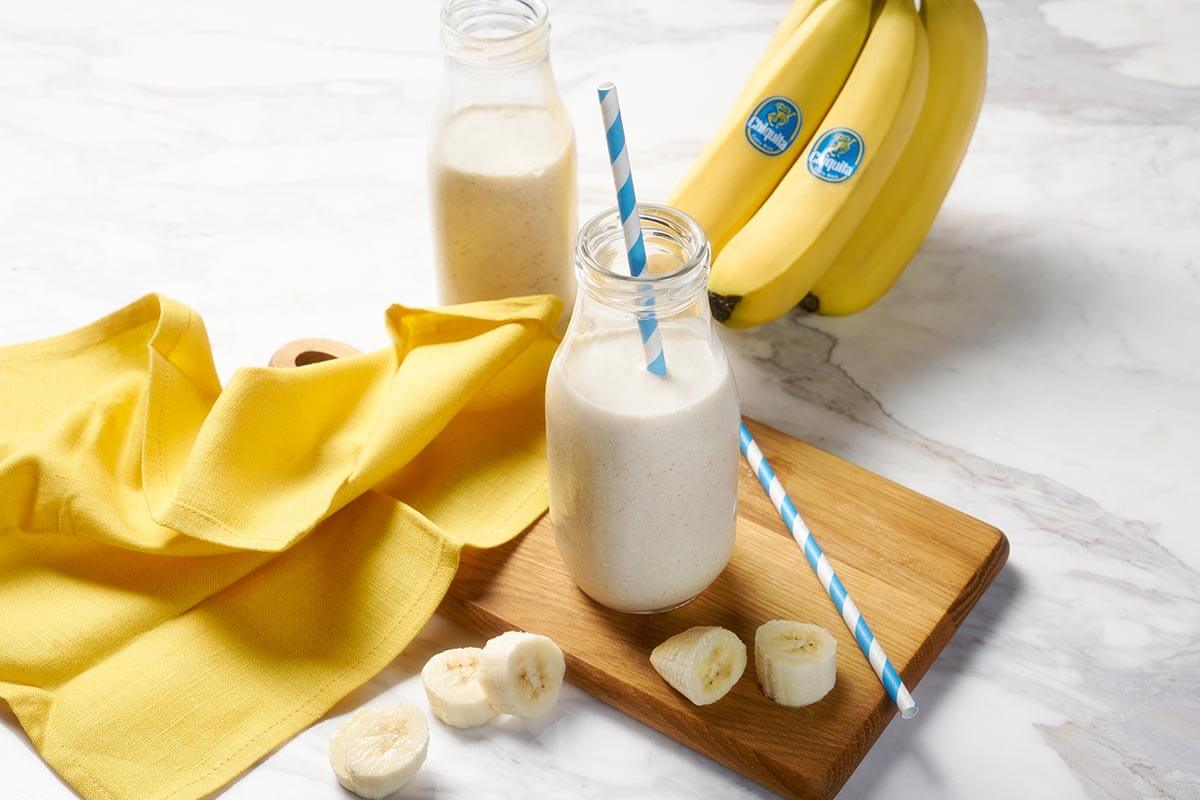 Schneller Smoothie aus Chiquita Bananen und Haferflocken