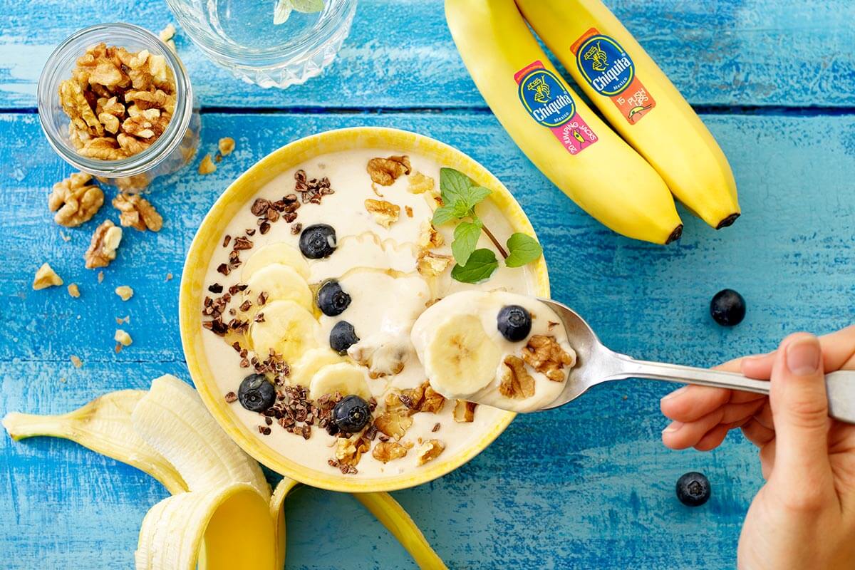 Leicht zuzubereitende Frozen Smoothie Bowl mit Chiquita Bananen