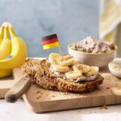 Vollkornbrot mit Chiquita Bananen und Kokosraspeln