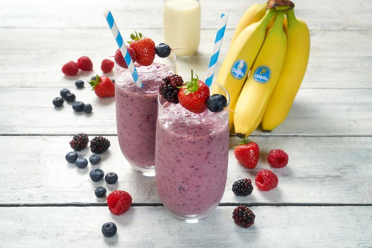 Schneller Smoothie aus Chiquita Bananen und Beeren