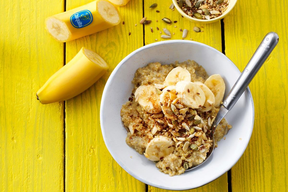 Quinoa-Porridge mit Bananen und Nüssen