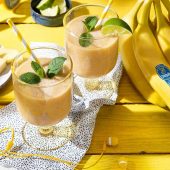 Tropischer Smoothie mit Chiquita Banane und Joghurt