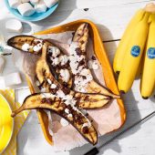 Mit Schokolade und Marshmallow gefüllte BBQ Chiquita Bananen
