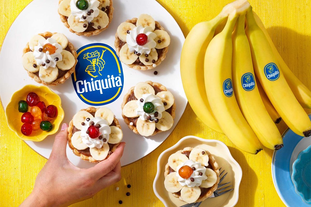 Retro-Schokoladencreme-Törtchen mit Chiquita Bananen