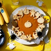 Einfacher Halloween-Kürbiskuchen mit Chiquita Banane
