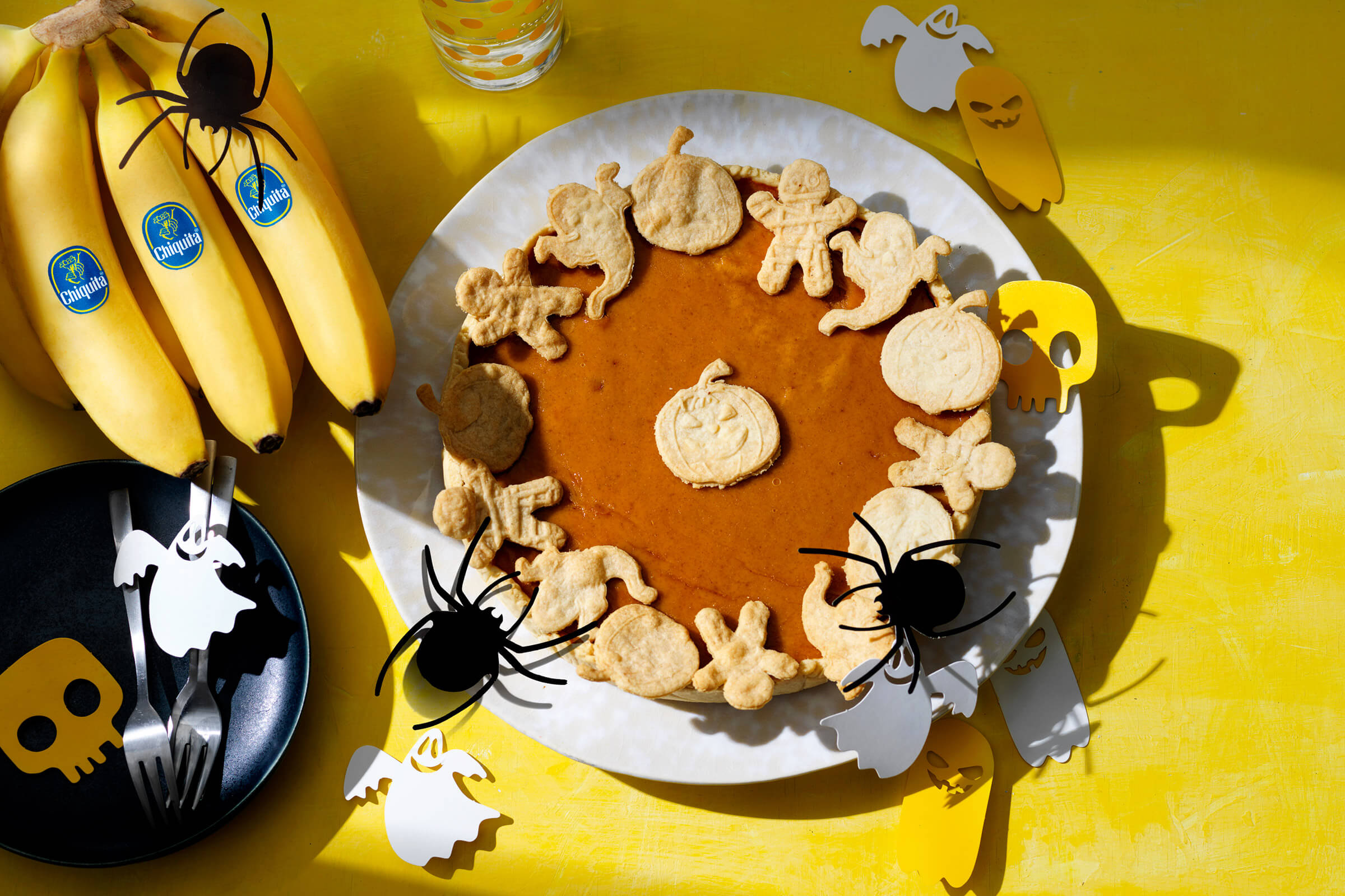 Einfacher Halloween-Kürbiskuchen mit Chiquita Banane