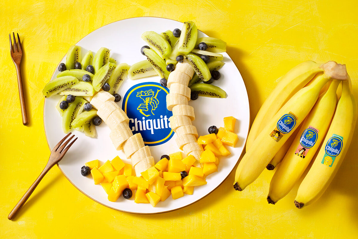 Palme mit Chiquita Bananen, Kiwi und Mango