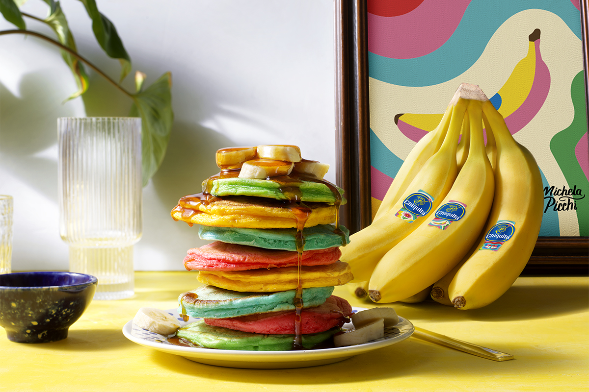 Bunte, fluffige Pancakes mit Chiquita Bananen