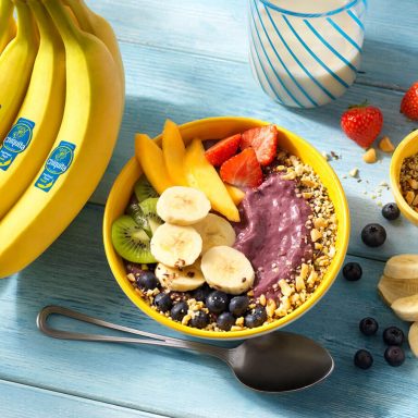 Bowl mit Chiquita Banane, Acai und Joghurt