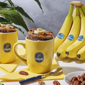 Tassenkuchen mit Chiquita Banane, Pekannüssen und Ahornsirup