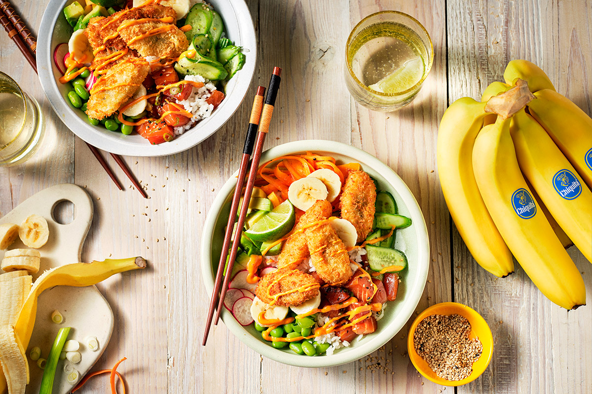 Poke-Reis-Bowl mit knusprigen gebratenen Bananen