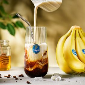 Bananen-Kaffee-Frappé mit kaltem Kaffee