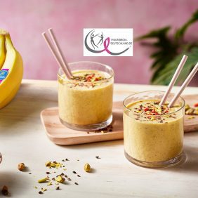 Kurkuma-Ingwer-Shake mit gefrorenen Chiquita Bananen