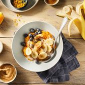 Frühstücksbowl mit Süßkartoffeln und Chiquita Bananen