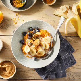 Frühstücksbowl mit Süßkartoffeln und Chiquita Bananen