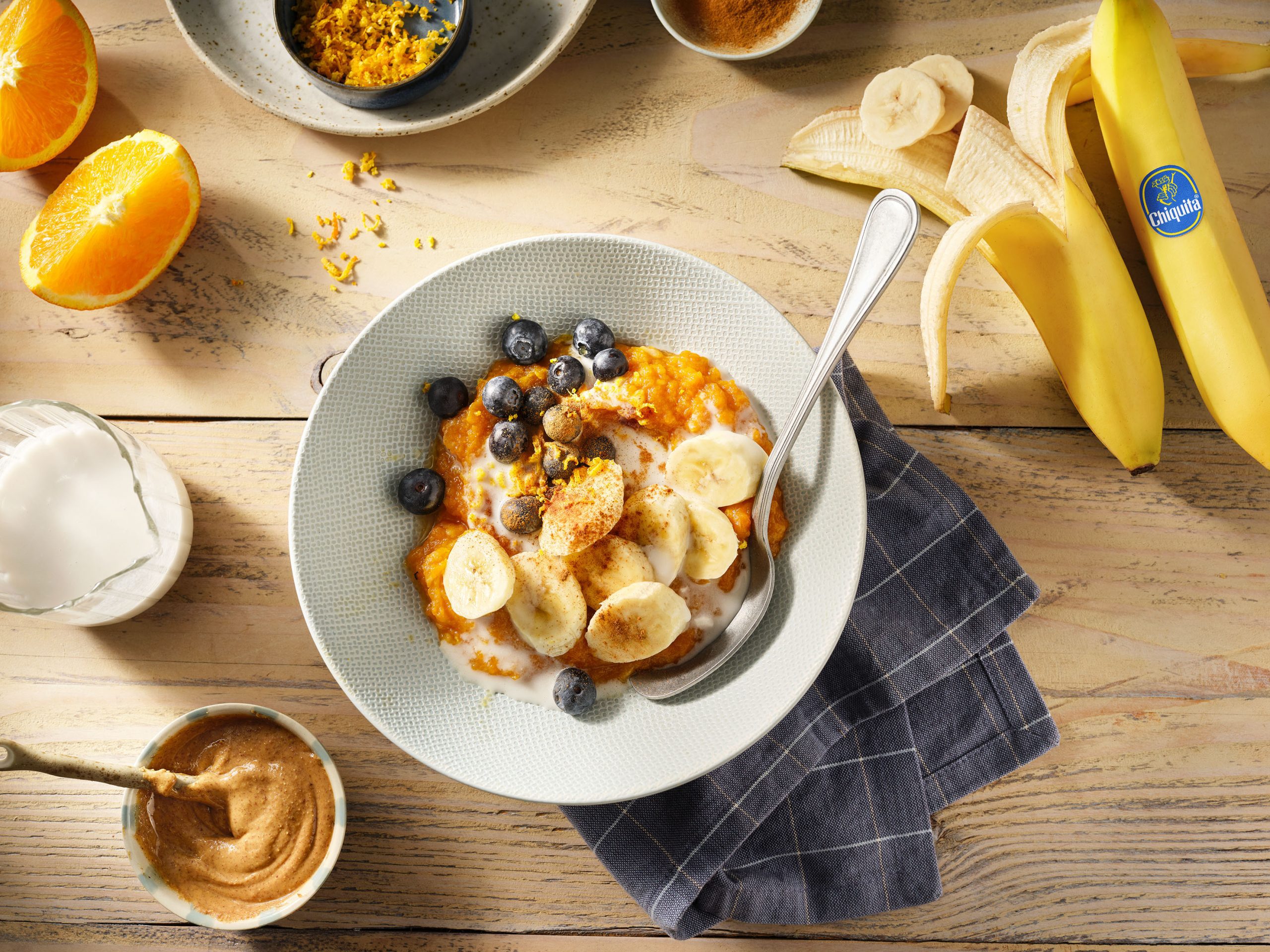 Frühstücksbowl mit Süßkartoffeln und Chiquita Bananen