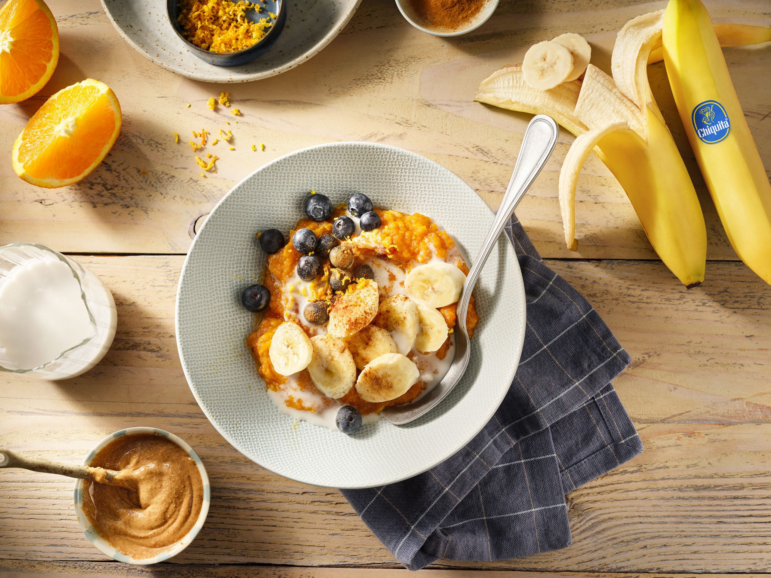 Frühstücksbowl mit Süßkartoffeln und Chiquita Bananen