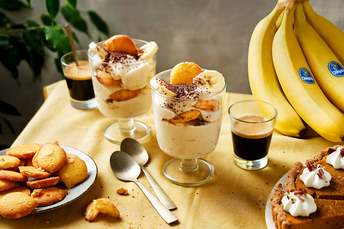 Klassischer Bananen-Kastanienpudding mit Vanille-Mandel-Keksen