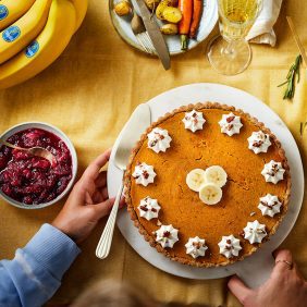Kürbis-Bananenkuchen mit Boden aus Vollkornkeksen