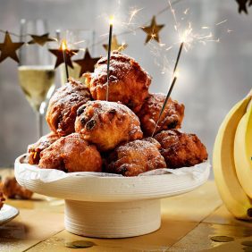 Frittierte niederländische Teigbällchen zum Neujahr