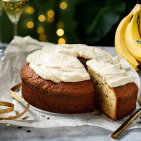 Vasilopita-Neujahrskuchen mit Bananenglasur