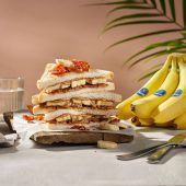 Sandwich mit Erdnussbutter, Speck und Chiquita Bananen