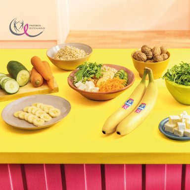 Vollkornreis-Bowl mit Chiquita Bananen, Feta, Walnüssen und Knackigem Gemüse