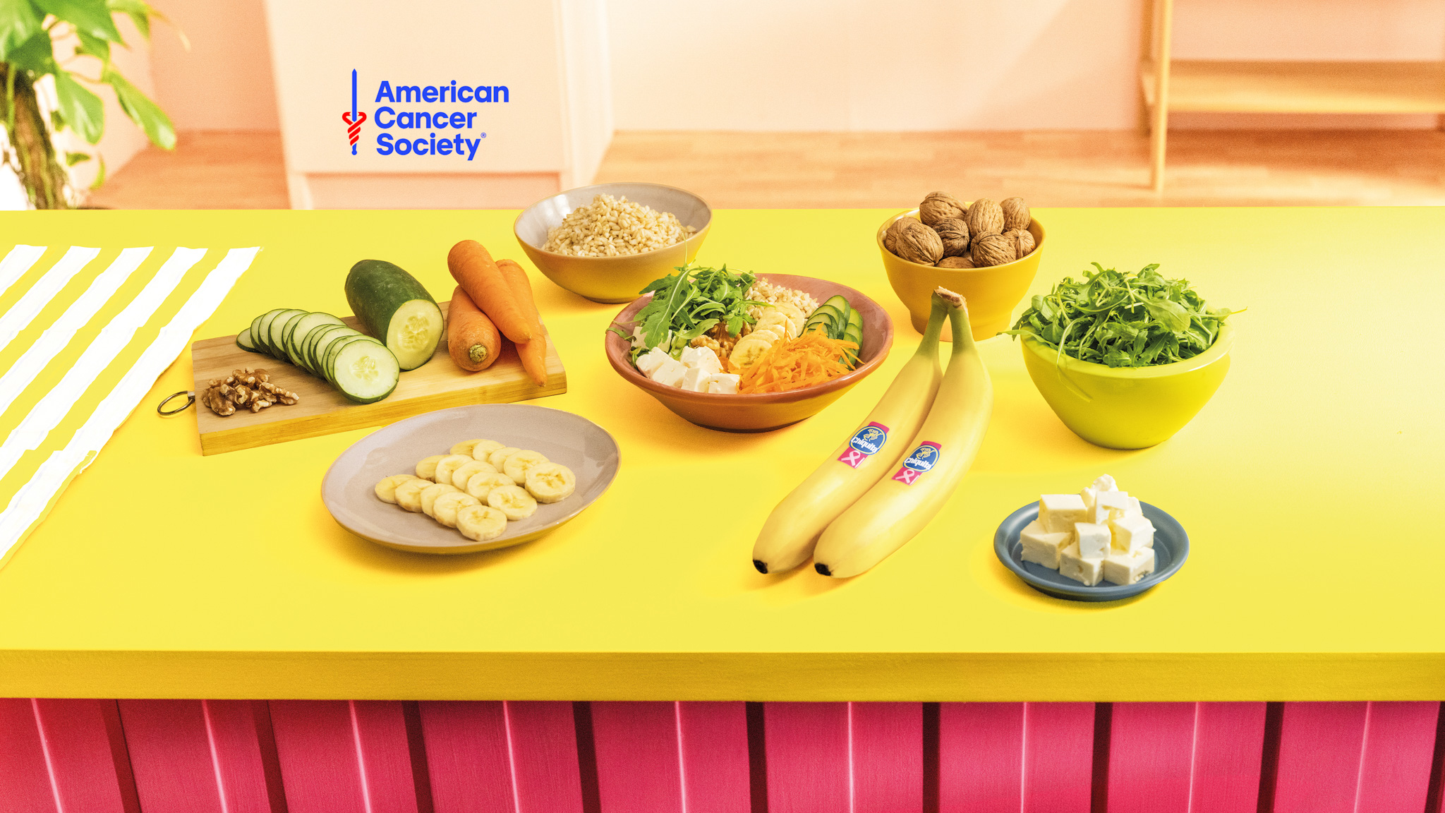 Vollkornreis-Bowl mit Chiquita Bananen, Feta, Walnüssen und Knackigem Gemüse